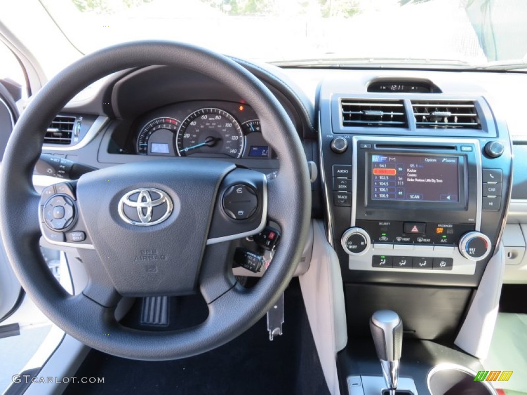 2014 Camry LE - Super White / Ash photo #26