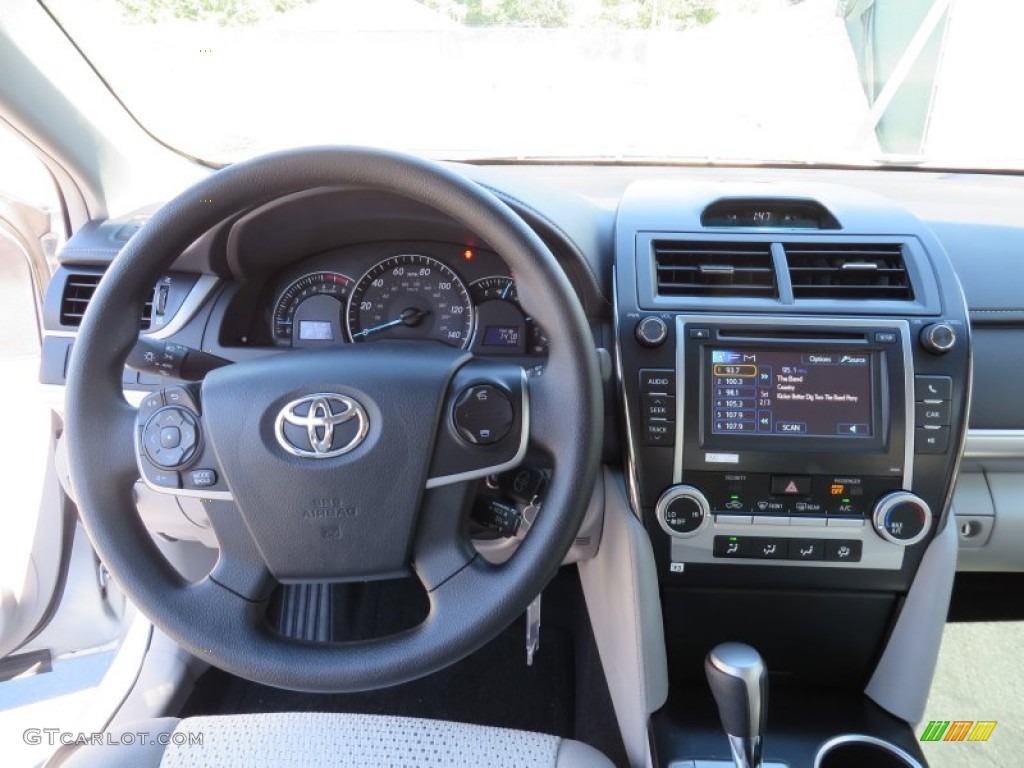 2014 Camry LE - Classic Silver Metallic / Ash photo #26