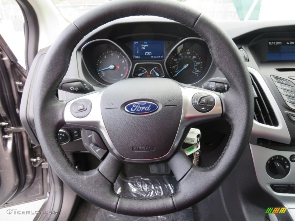2014 Ford Focus SE Hatchback Charcoal Black Steering Wheel Photo #87163599