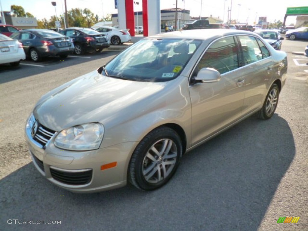 2005 Jetta 2.5 Sedan - Wheat Beige Metallic / Pure Beige photo #3
