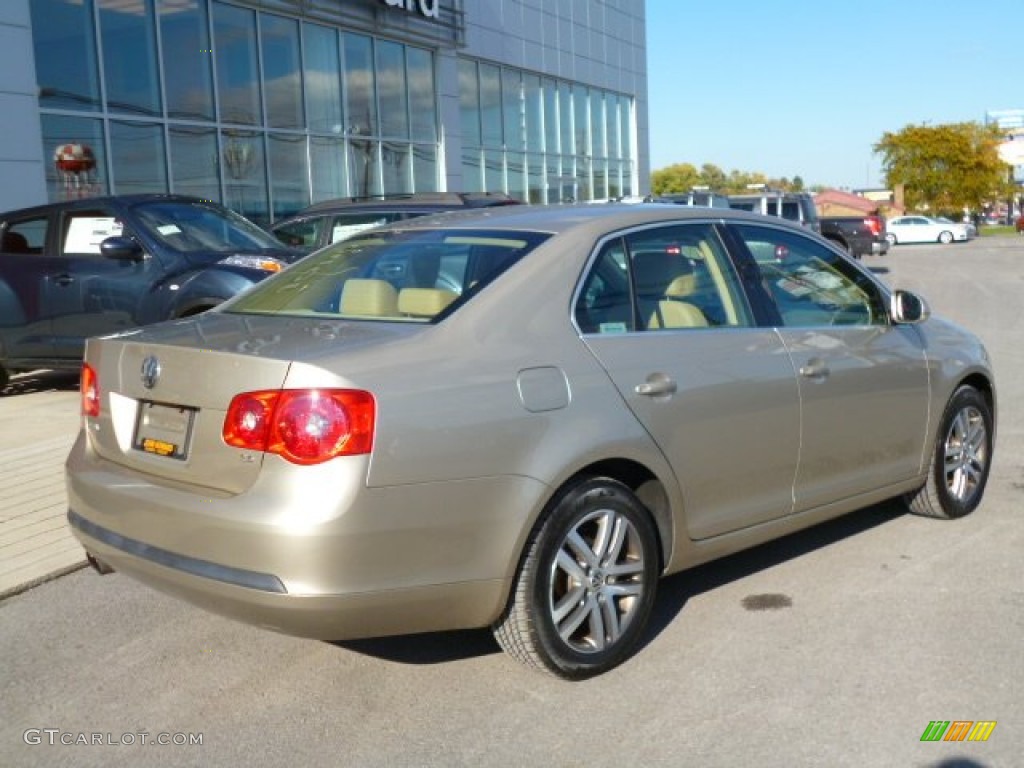 2005 Jetta 2.5 Sedan - Wheat Beige Metallic / Pure Beige photo #11