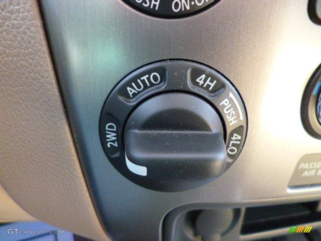 2013 Armada SV 4WD - Espresso Black / Almond photo #19
