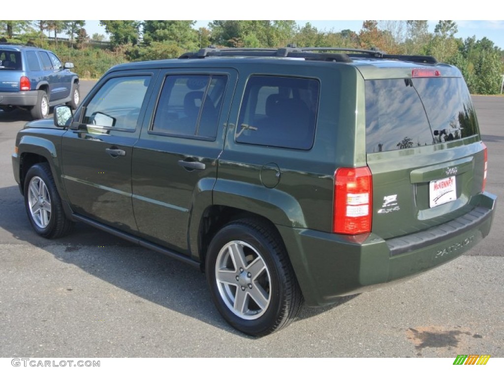 2007 Patriot Sport 4x4 - Jeep Green Metallic / Pastel Pebble Beige photo #4