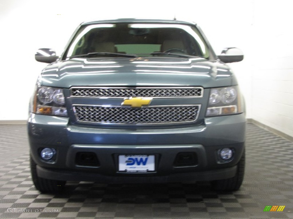 2008 Suburban 1500 LS 4x4 - Blue Granite Metallic / Light Cashmere/Ebony photo #2