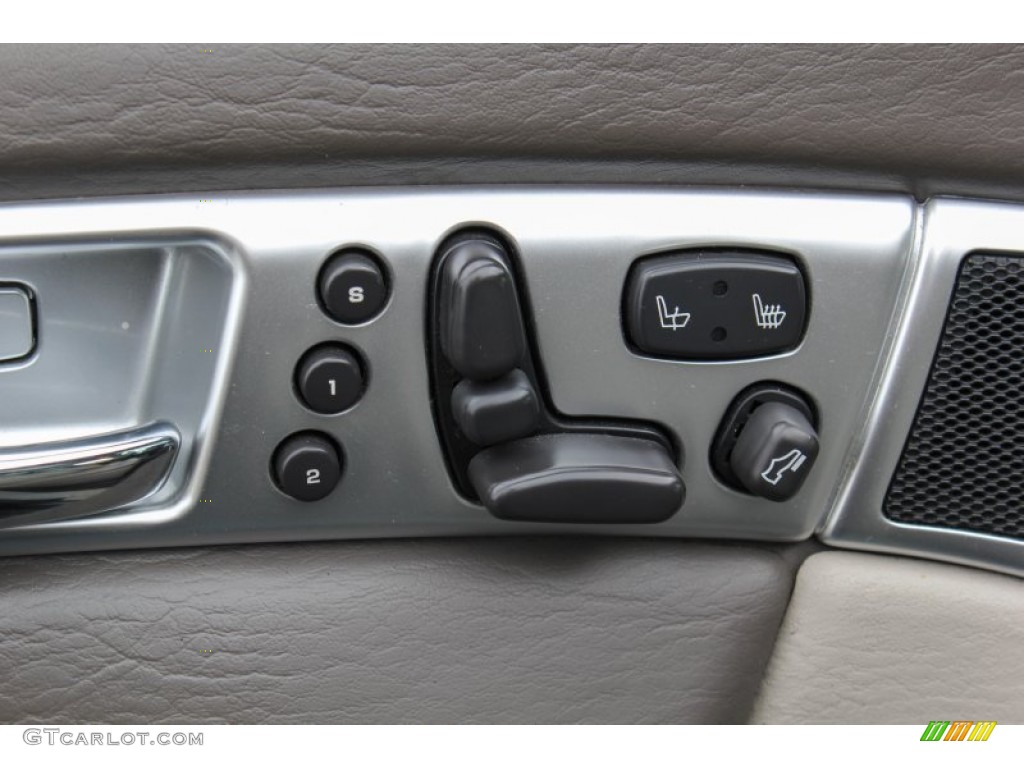 2005 Chrysler Pacifica Touring AWD Controls Photos