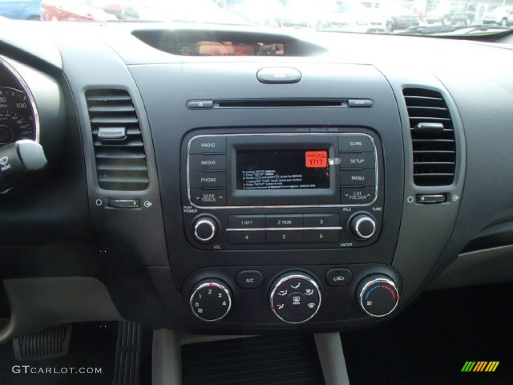 2014 Kia Forte LX Controls Photo #87185466