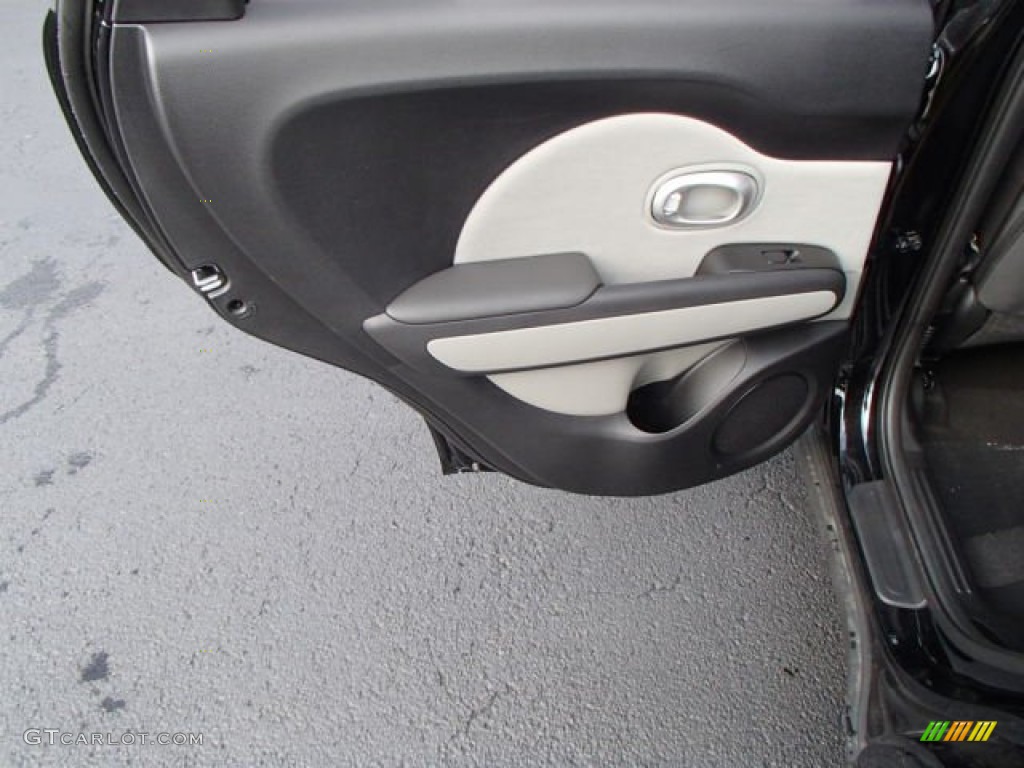 2014 Kia Soul 1.6 Gray Two-tone Houdstooth Woven Cloth Door Panel Photo #87185856