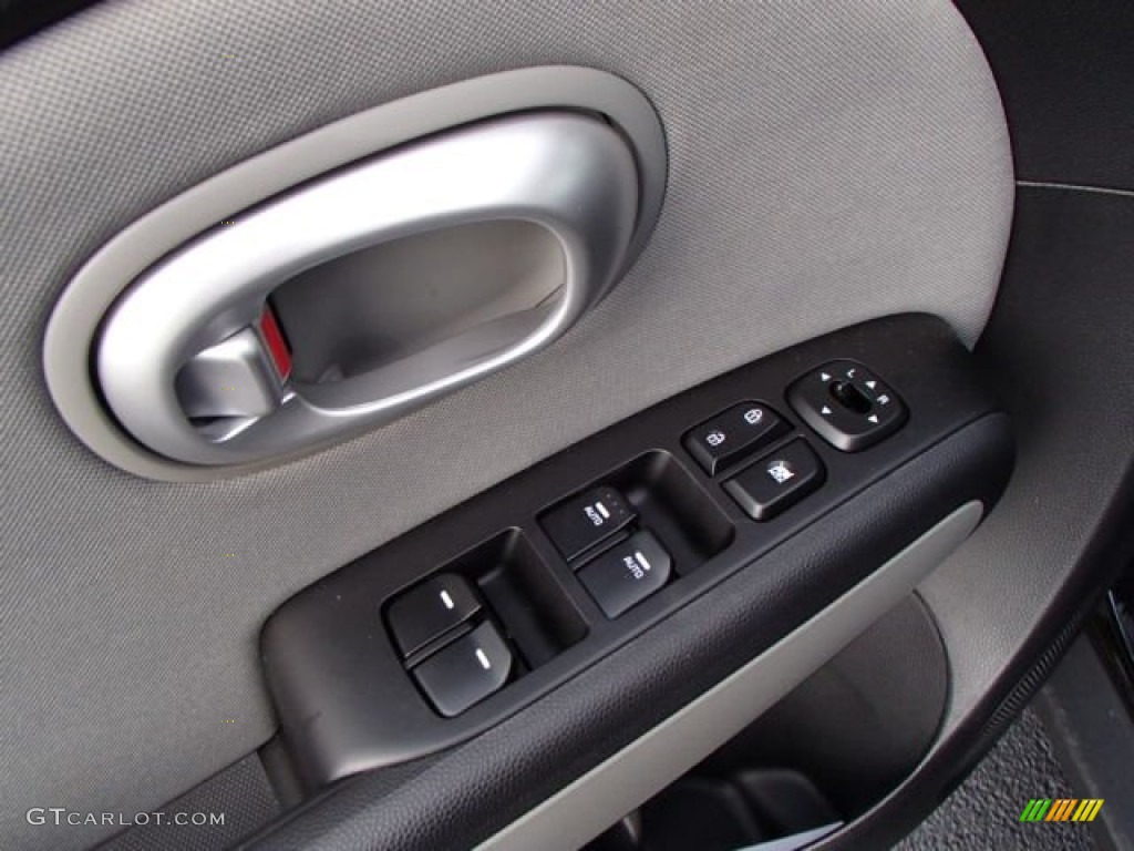 2014 Kia Soul 1.6 Controls Photo #87185904