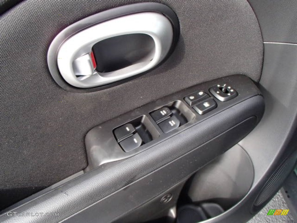 2014 Kia Soul 1.6 Controls Photo #87186378