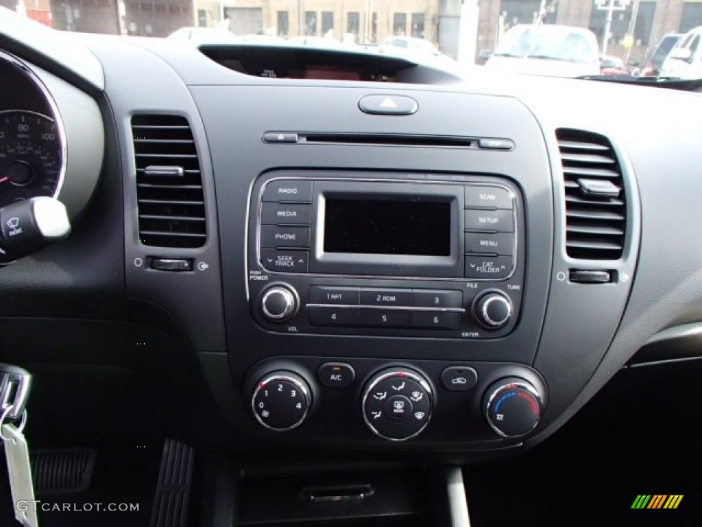 2014 Kia Forte LX Controls Photo #87187361