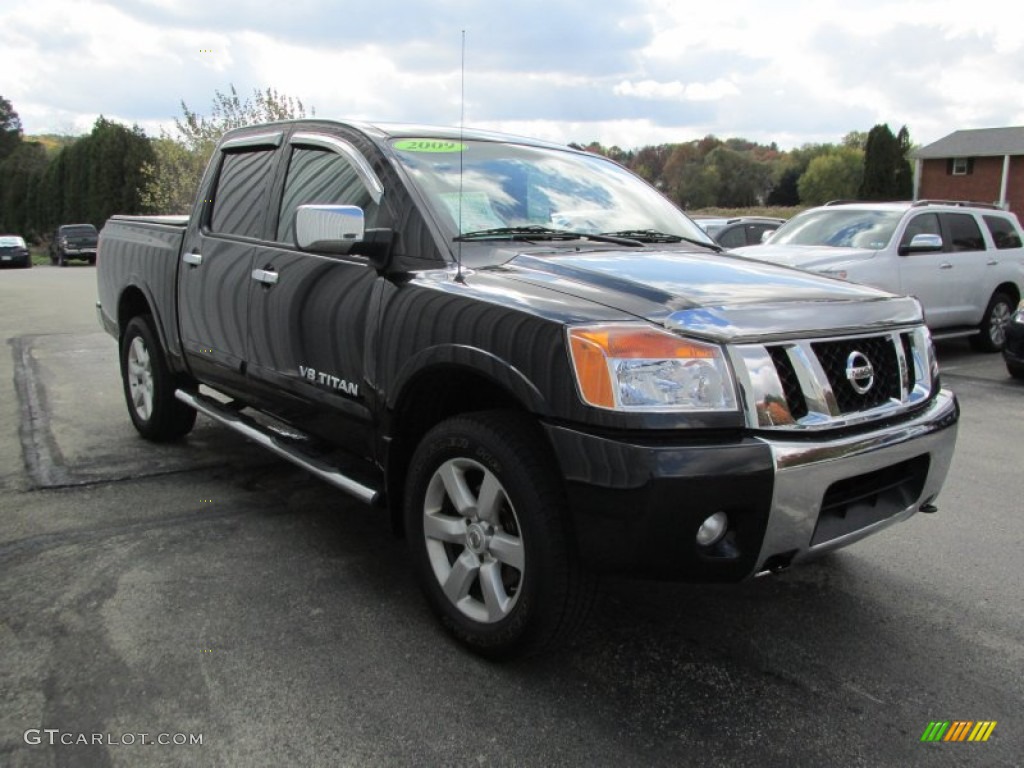 2009 Titan XE Crew Cab 4x4 - Galaxy Black / Charcoal photo #8