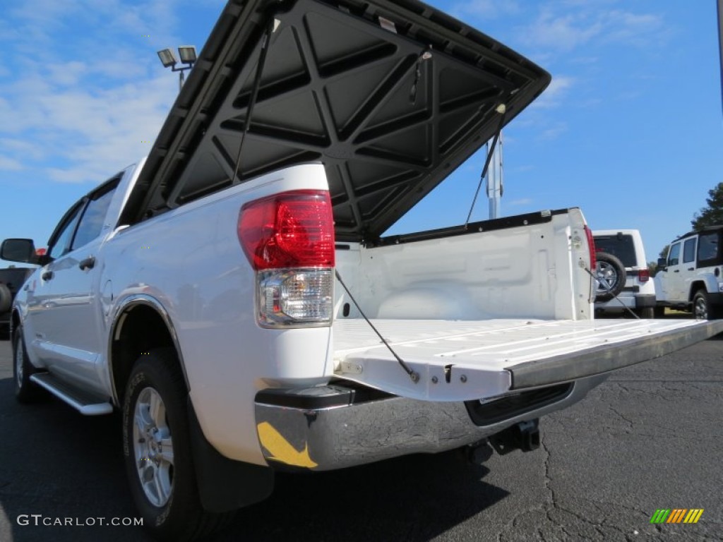 2010 Tundra SR5 CrewMax - Super White / Sand Beige photo #18