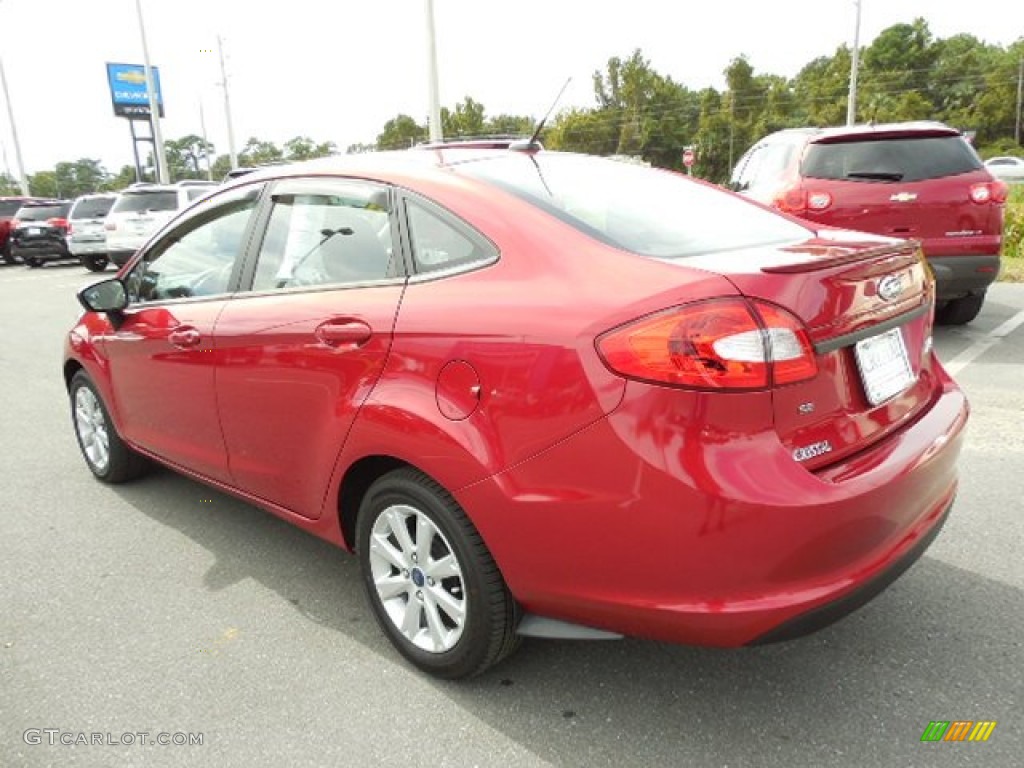 2011 Fiesta SE Sedan - Red Candy Metallic / Charcoal Black/Blue Cloth photo #3