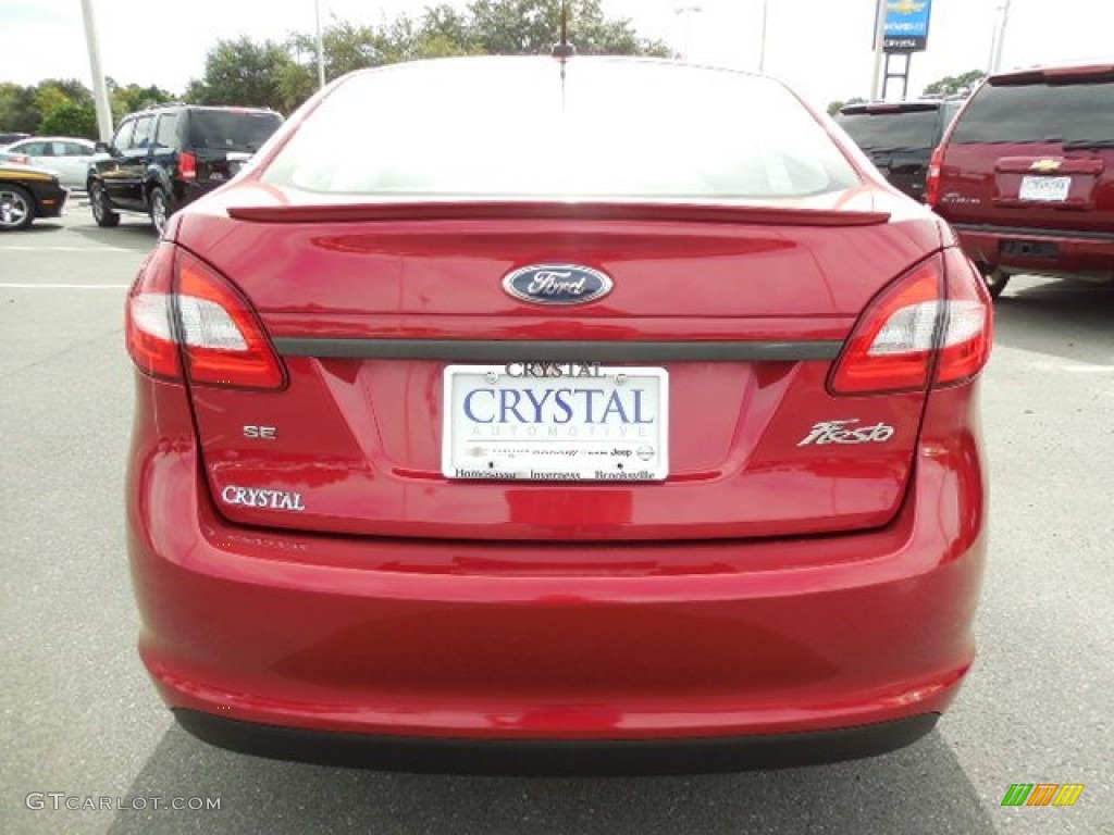 2011 Fiesta SE Sedan - Red Candy Metallic / Charcoal Black/Blue Cloth photo #7