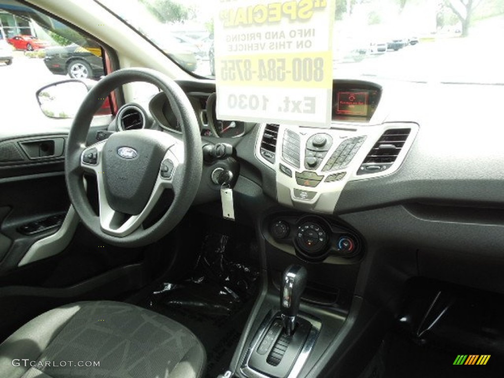 2011 Fiesta SE Sedan - Red Candy Metallic / Charcoal Black/Blue Cloth photo #11