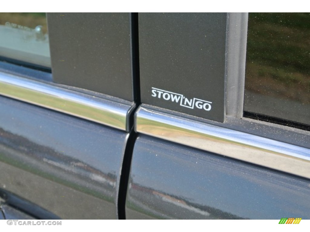 2012 Grand Caravan Crew - Dark Charcoal Pearl / Black/Light Graystone photo #7