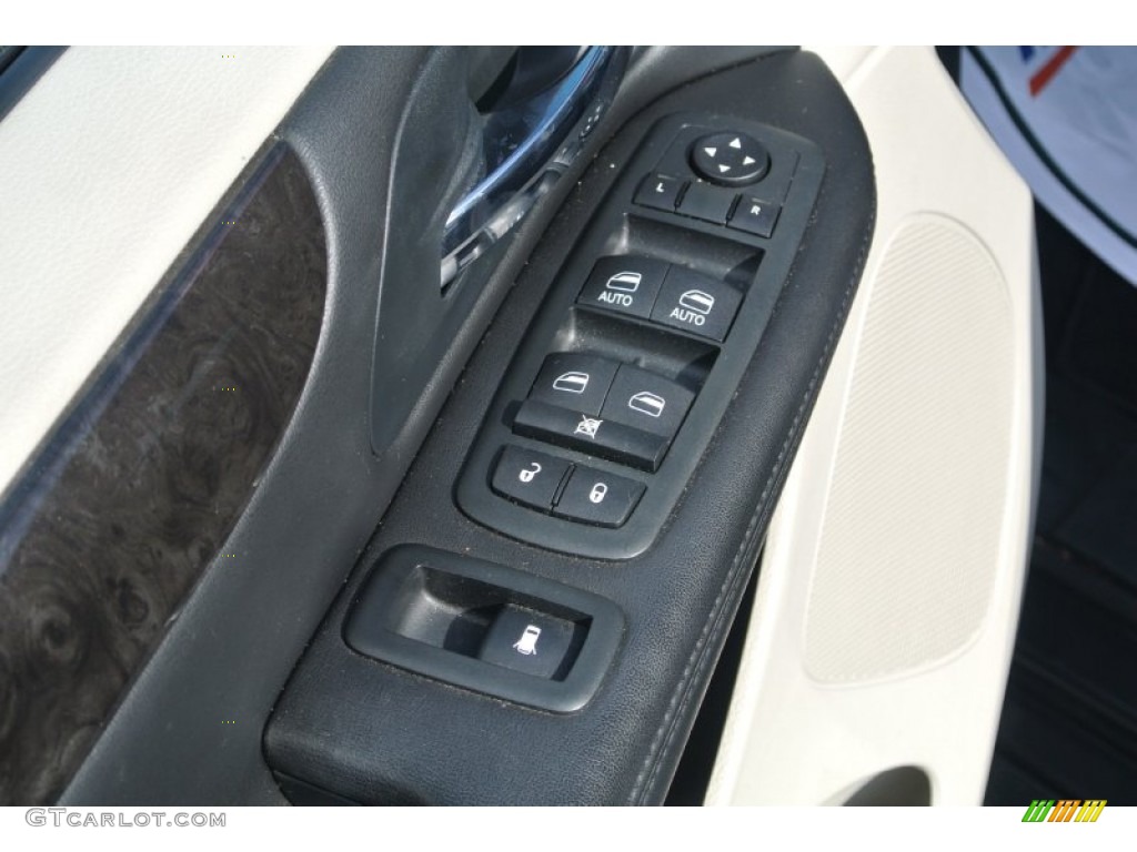 2012 Grand Caravan Crew - Dark Charcoal Pearl / Black/Light Graystone photo #12