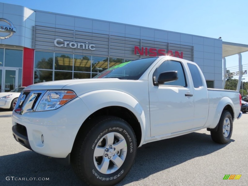 2013 Frontier SV King Cab - Glacier White / Beige photo #1