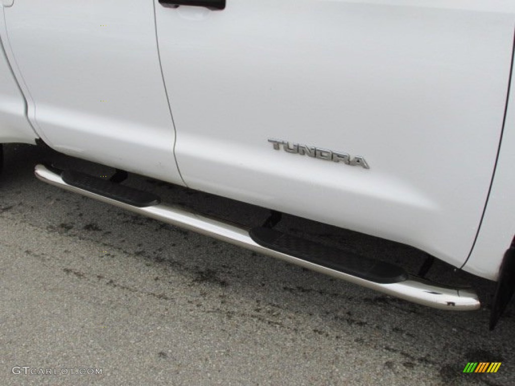 2010 Tundra SR5 Double Cab - Super White / Graphite Gray photo #3