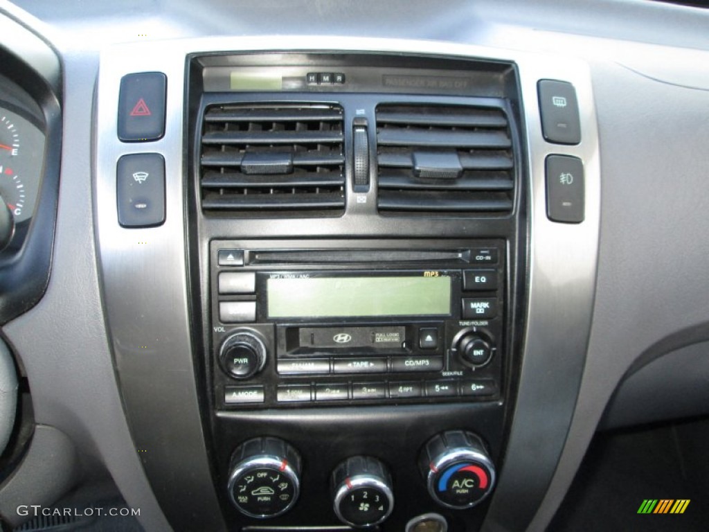 2005 Hyundai Tucson GLS V6 Controls Photo #87233754