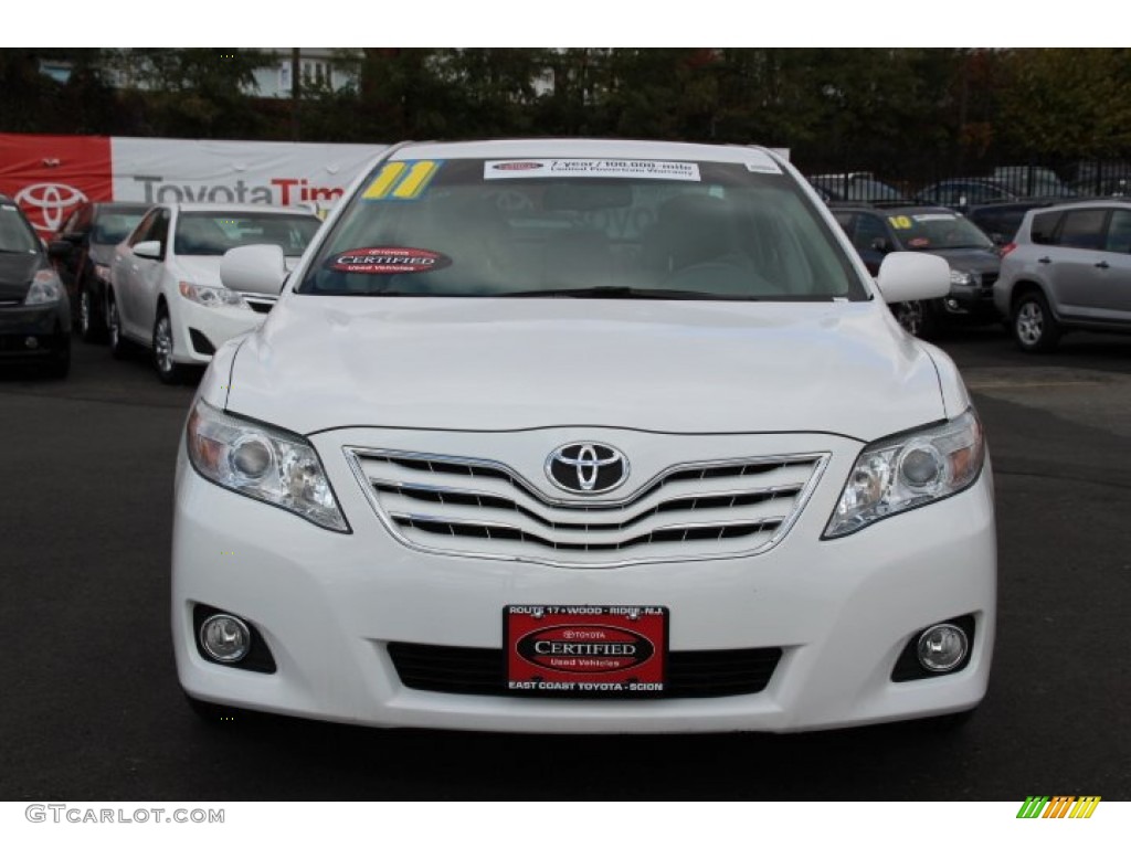 2011 Camry XLE - Super White / Bisque photo #2