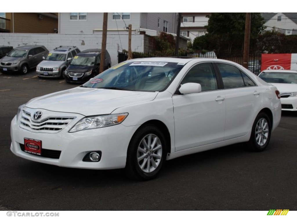 2011 Camry XLE - Super White / Bisque photo #3