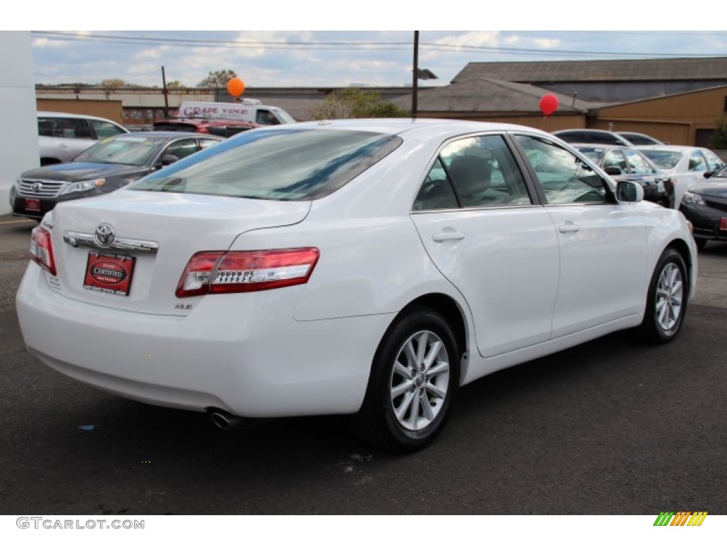 2011 Camry XLE - Super White / Bisque photo #4