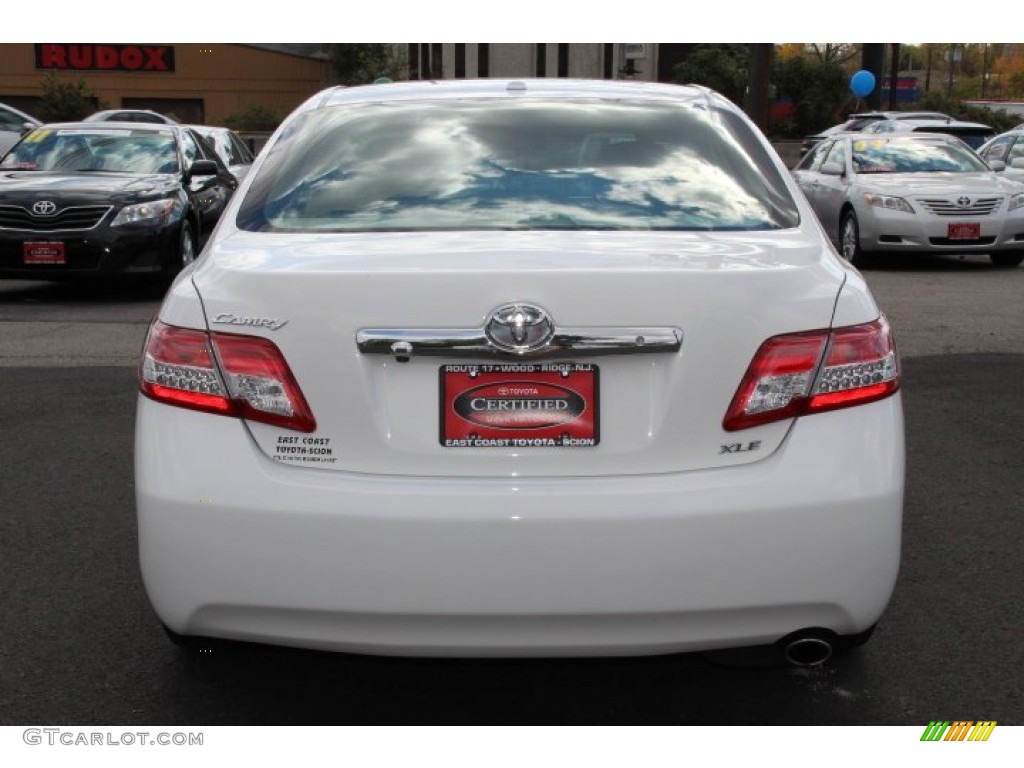 2011 Camry XLE - Super White / Bisque photo #5