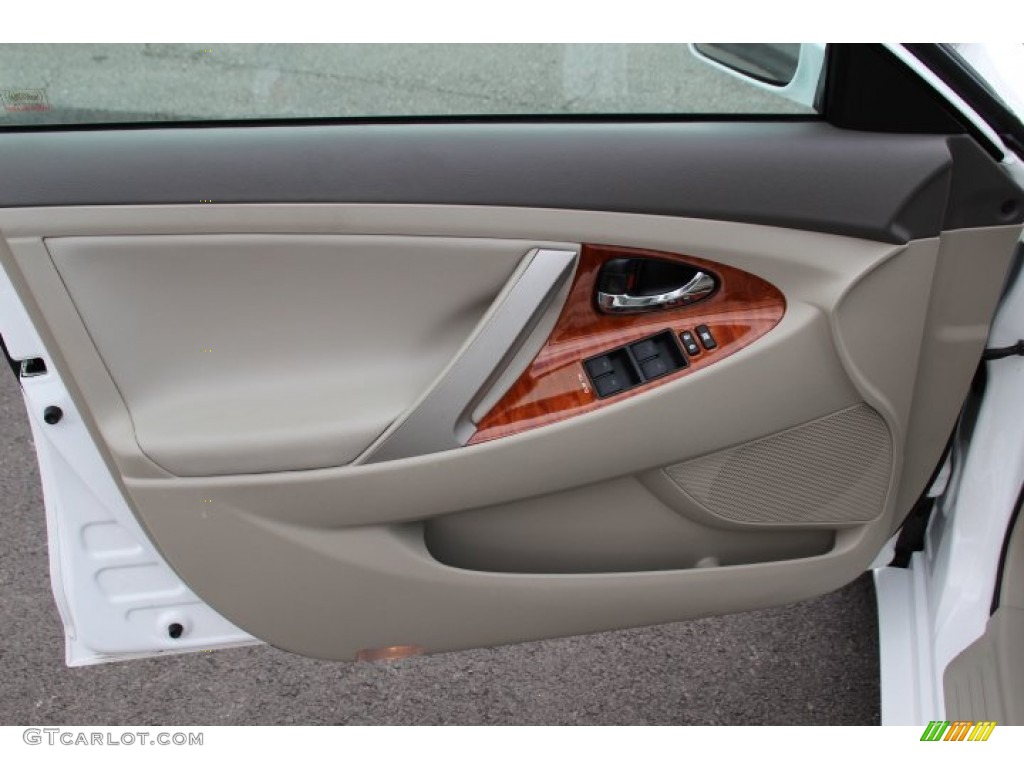 2011 Camry XLE - Super White / Bisque photo #6