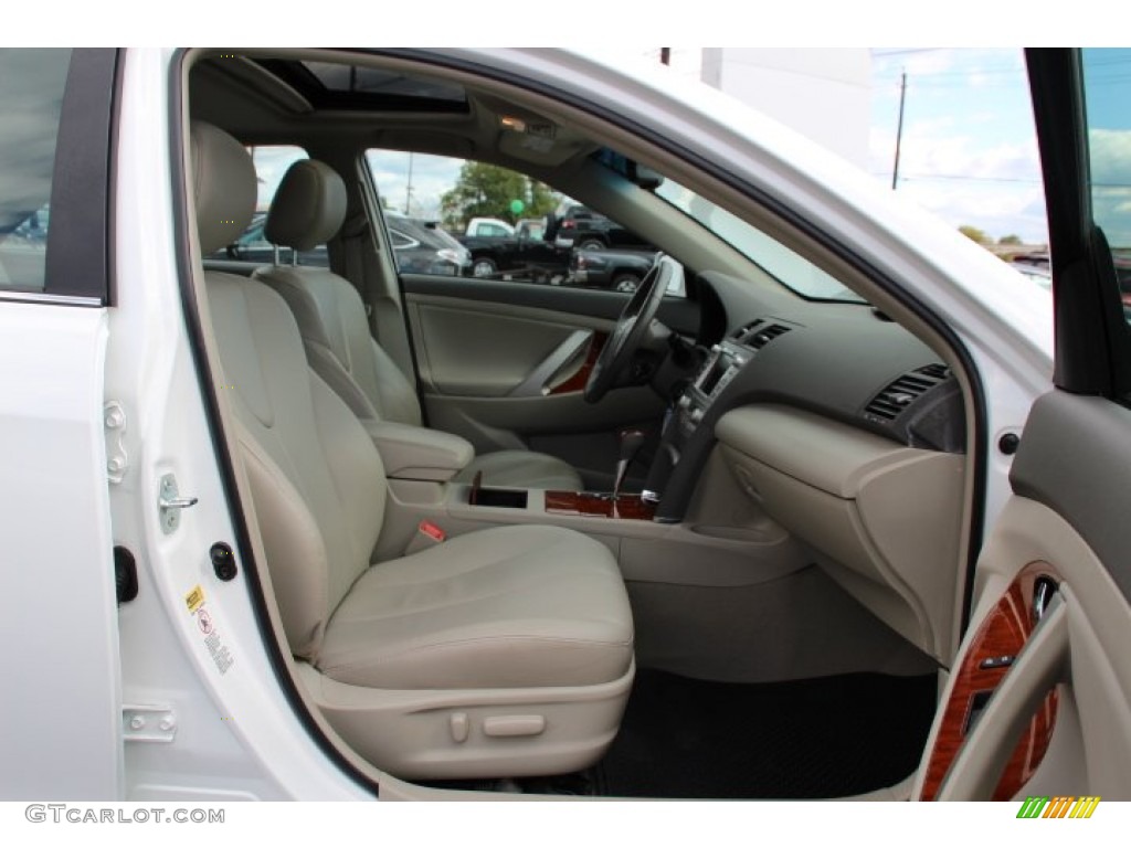 2011 Camry XLE - Super White / Bisque photo #8