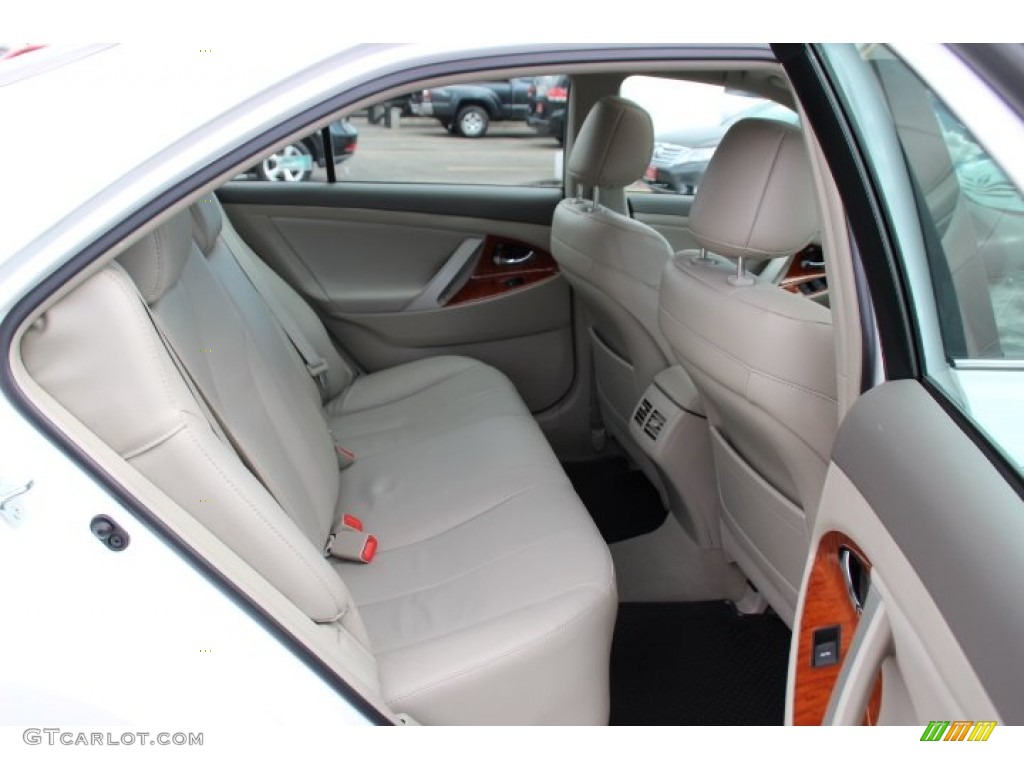 2011 Camry XLE - Super White / Bisque photo #9