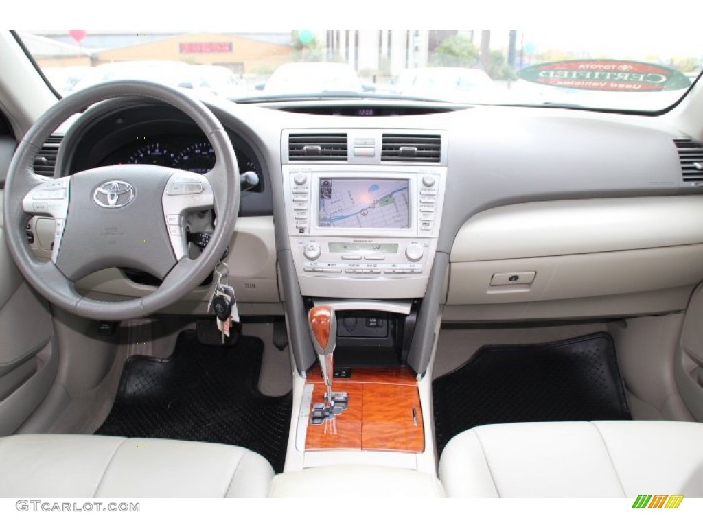 2011 Camry XLE - Super White / Bisque photo #10