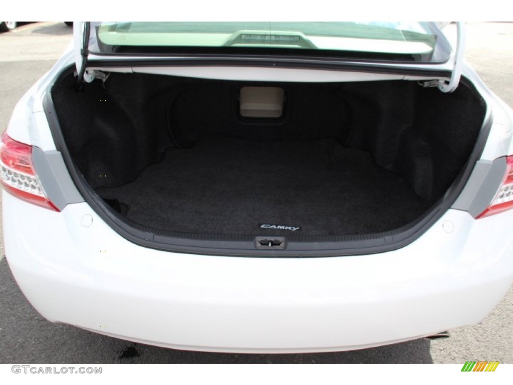 2011 Camry XLE - Super White / Bisque photo #15