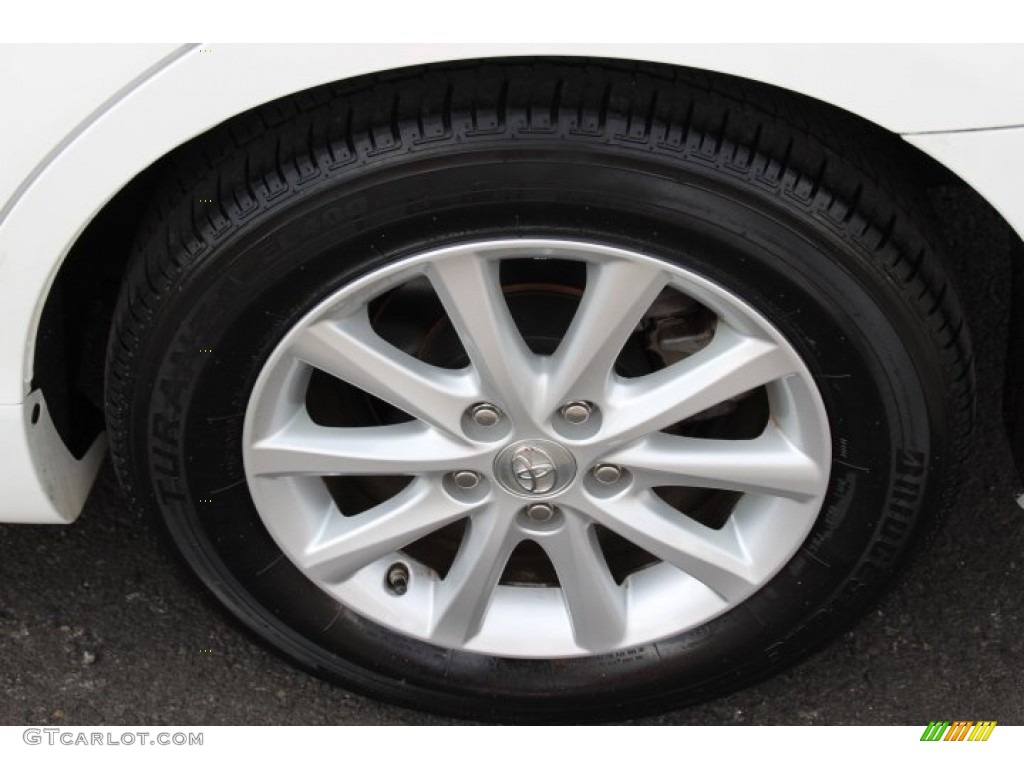 2011 Camry XLE - Super White / Bisque photo #16