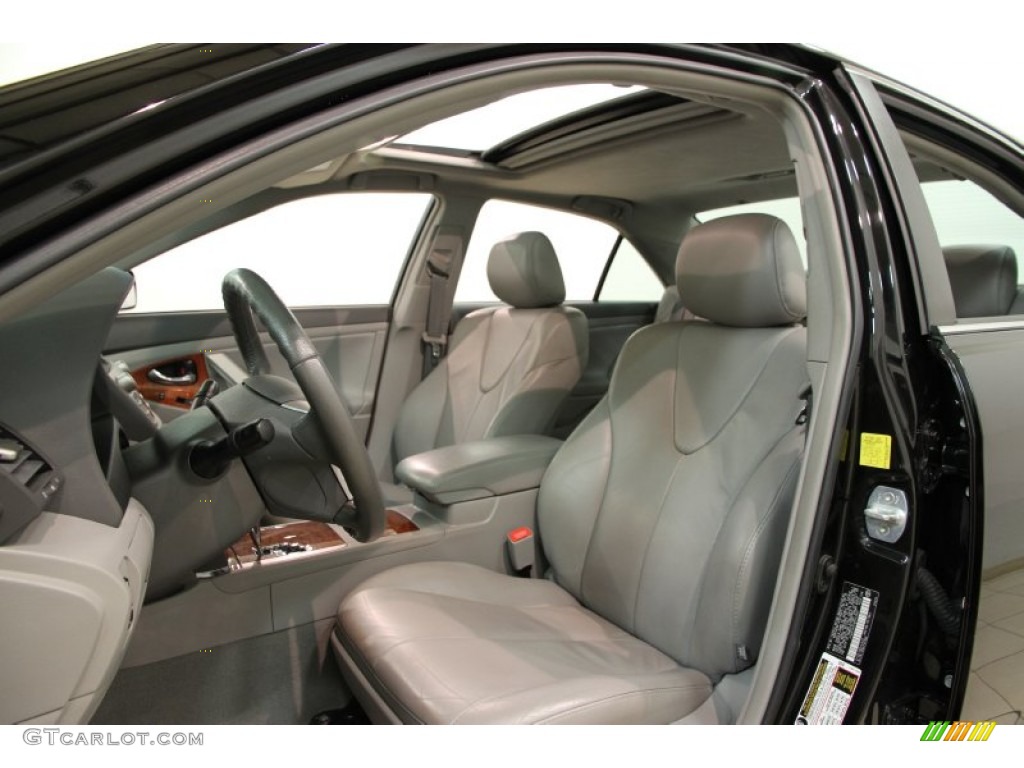 2011 Toyota Camry XLE Front Seat Photos
