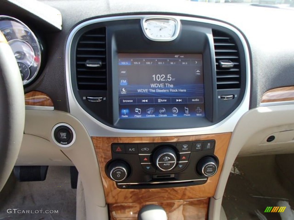 2014 Chrysler 300 C AWD Controls Photo #87236361