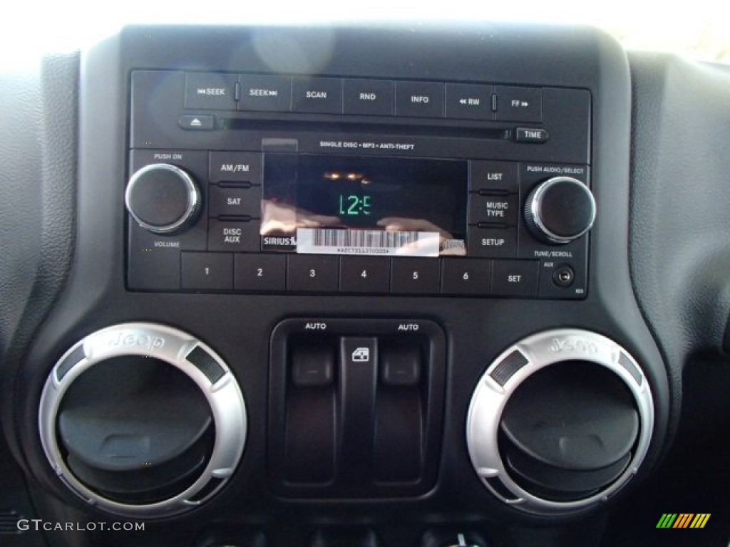 2014 Jeep Wrangler Sahara 4x4 Audio System Photo #87238059