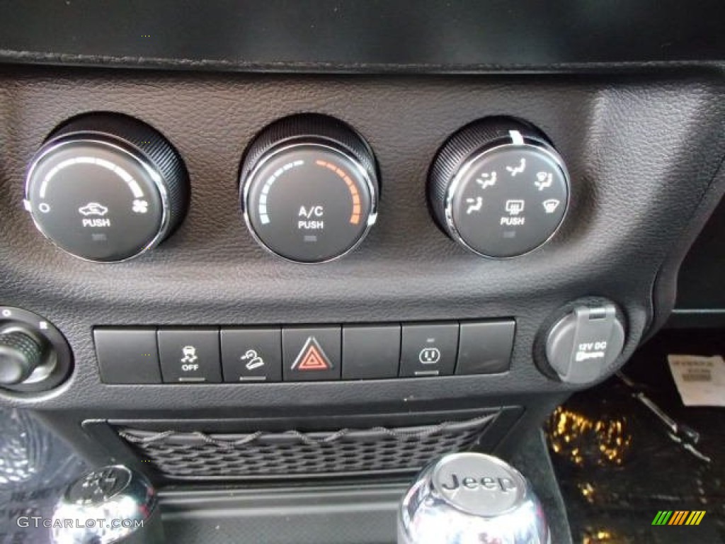 2014 Jeep Wrangler Sahara 4x4 Controls Photo #87238104