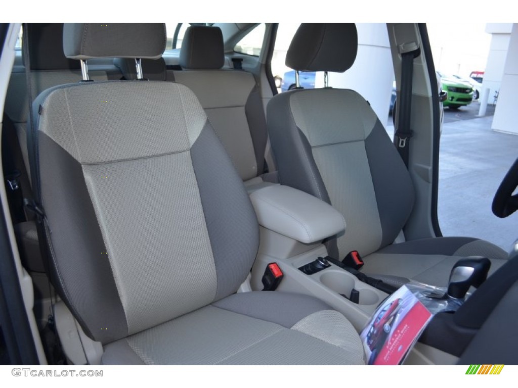 2014 Focus SE Sedan - Tuxedo Black / Medium Light Stone photo #15