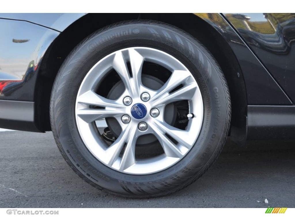 2014 Focus SE Sedan - Tuxedo Black / Medium Light Stone photo #16