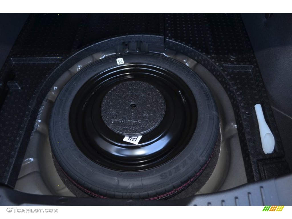 2014 Focus SE Sedan - Tuxedo Black / Medium Light Stone photo #19