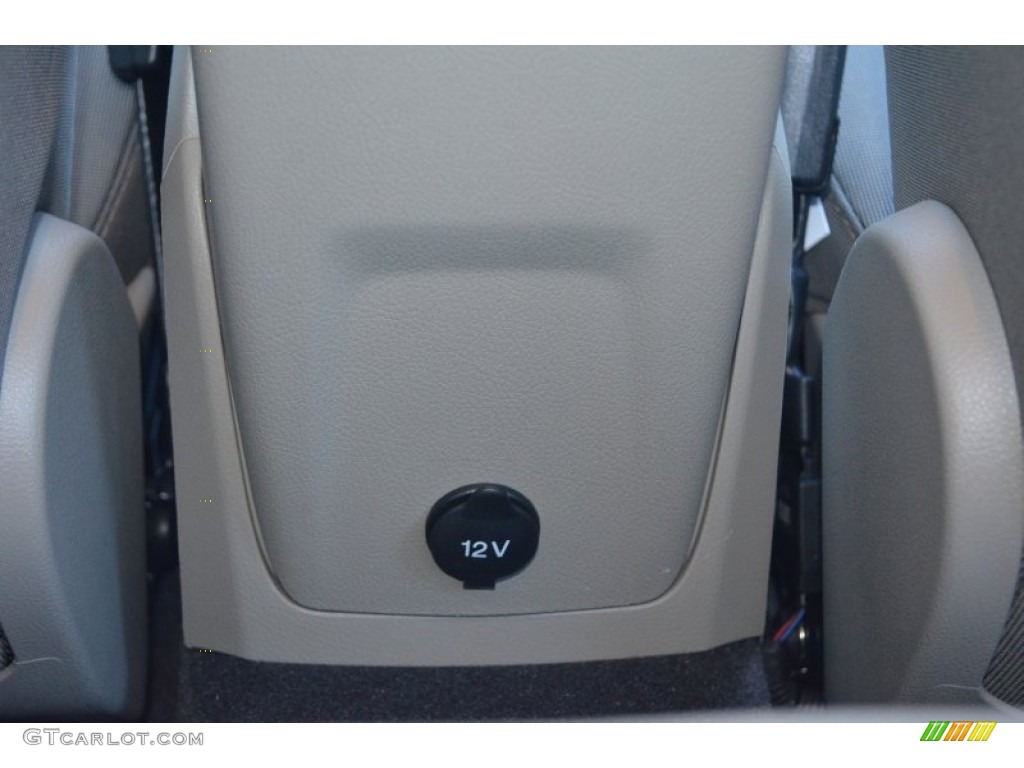 2014 Focus SE Sedan - Tuxedo Black / Medium Light Stone photo #21