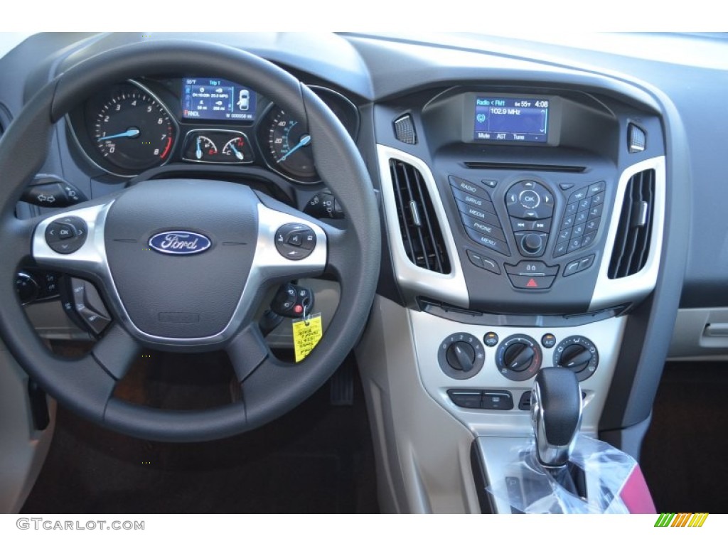 2014 Focus SE Sedan - Tuxedo Black / Medium Light Stone photo #22