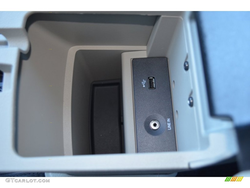 2014 Focus SE Sedan - Tuxedo Black / Medium Light Stone photo #28