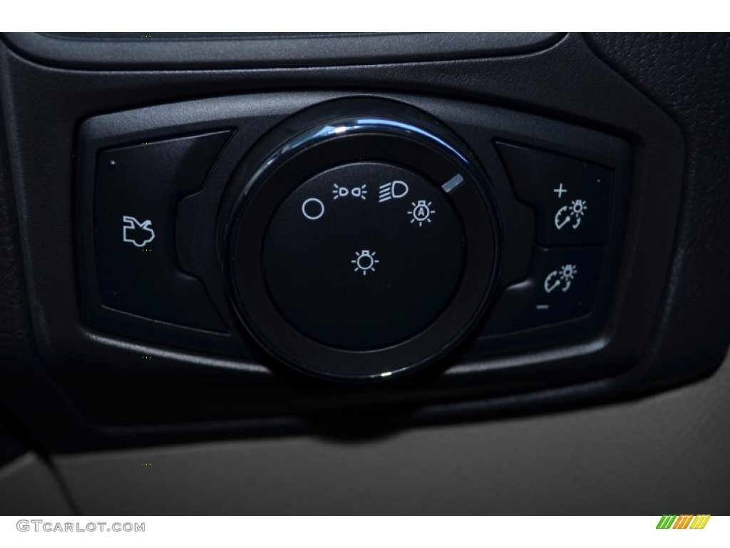 2014 Focus SE Sedan - Tuxedo Black / Medium Light Stone photo #35