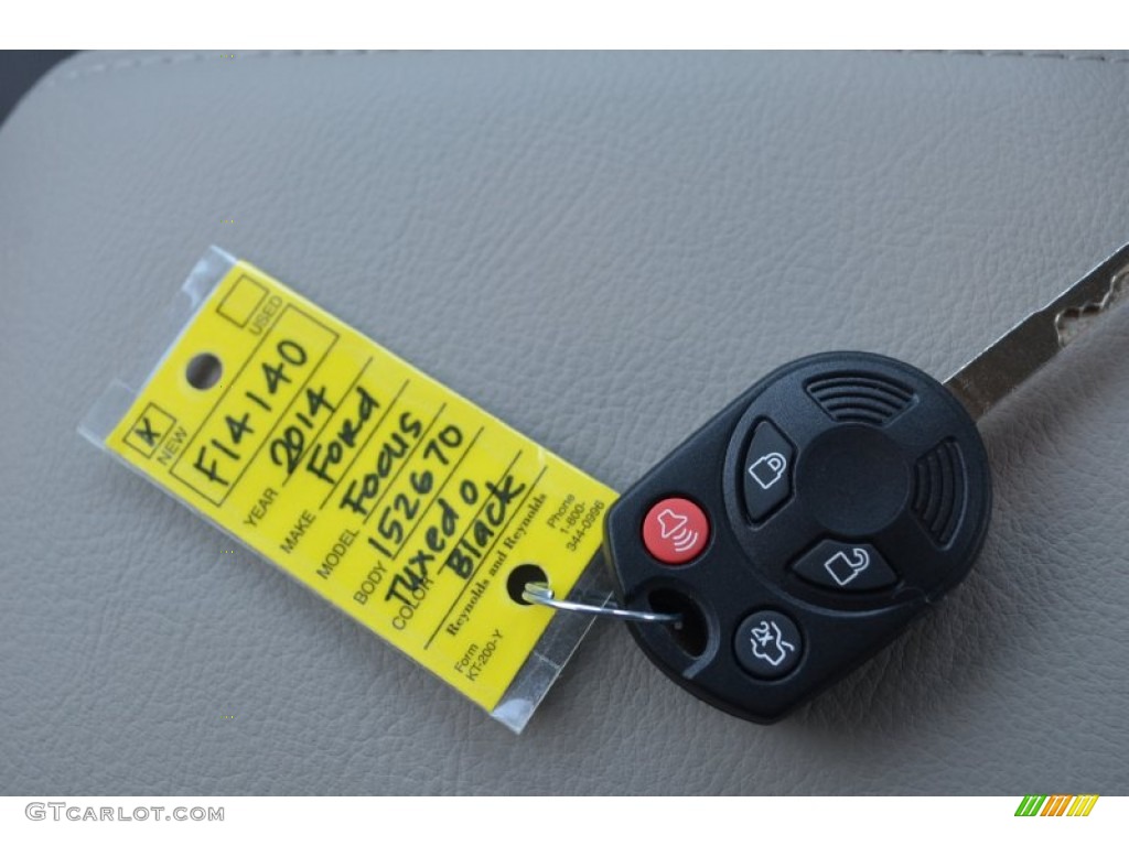 2014 Focus SE Sedan - Tuxedo Black / Medium Light Stone photo #38