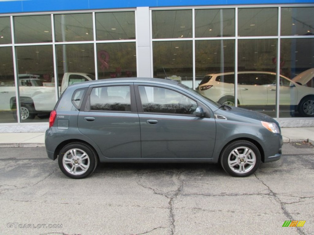 2010 Aveo Aveo5 LT - Wintergreen / Charcoal photo #2