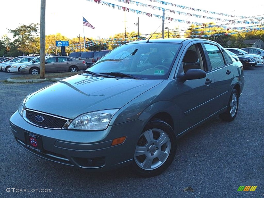 2006 Focus ZX4 SES Sedan - Light Tundra Metallic / Dark Pebble/Light Pebble photo #1