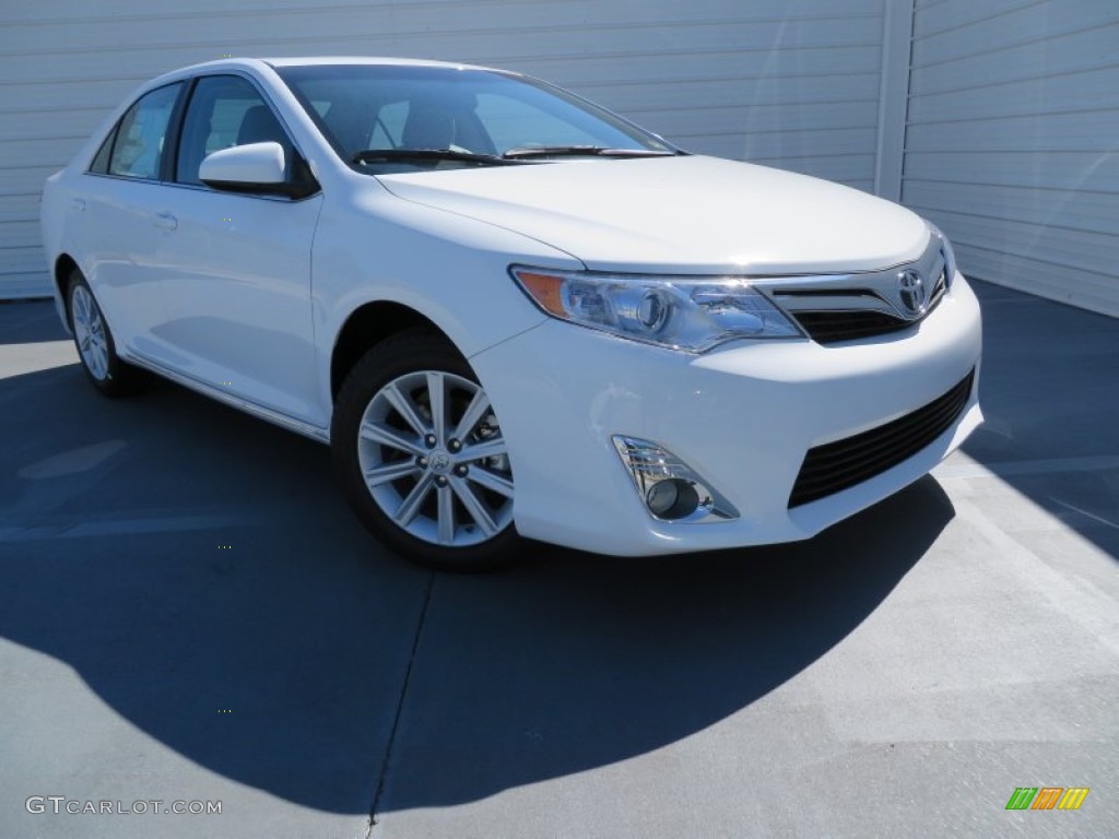 2014 Camry XLE - Super White / Ash photo #2