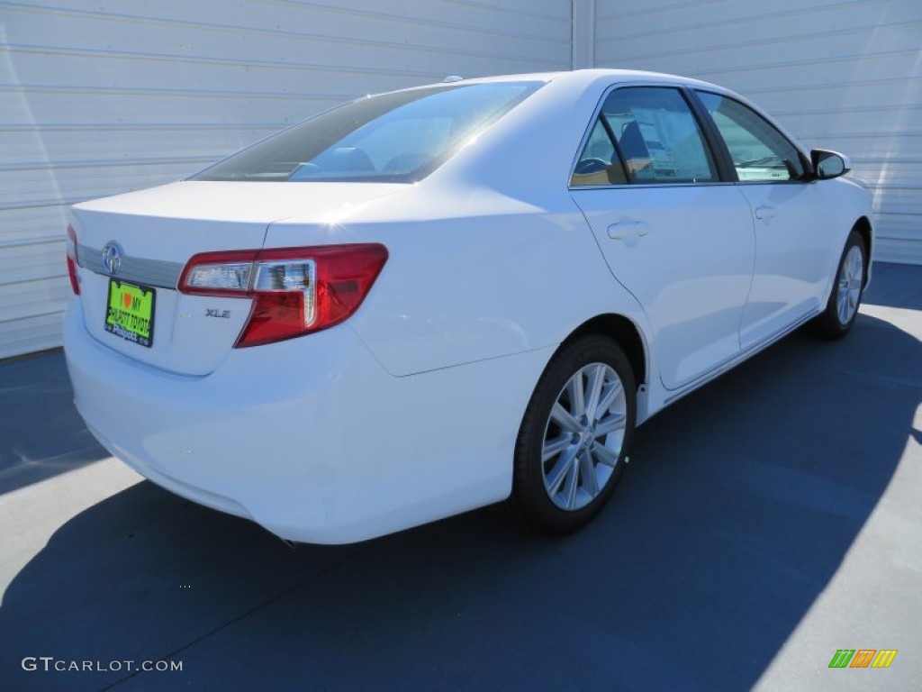 2014 Camry XLE - Super White / Ash photo #4